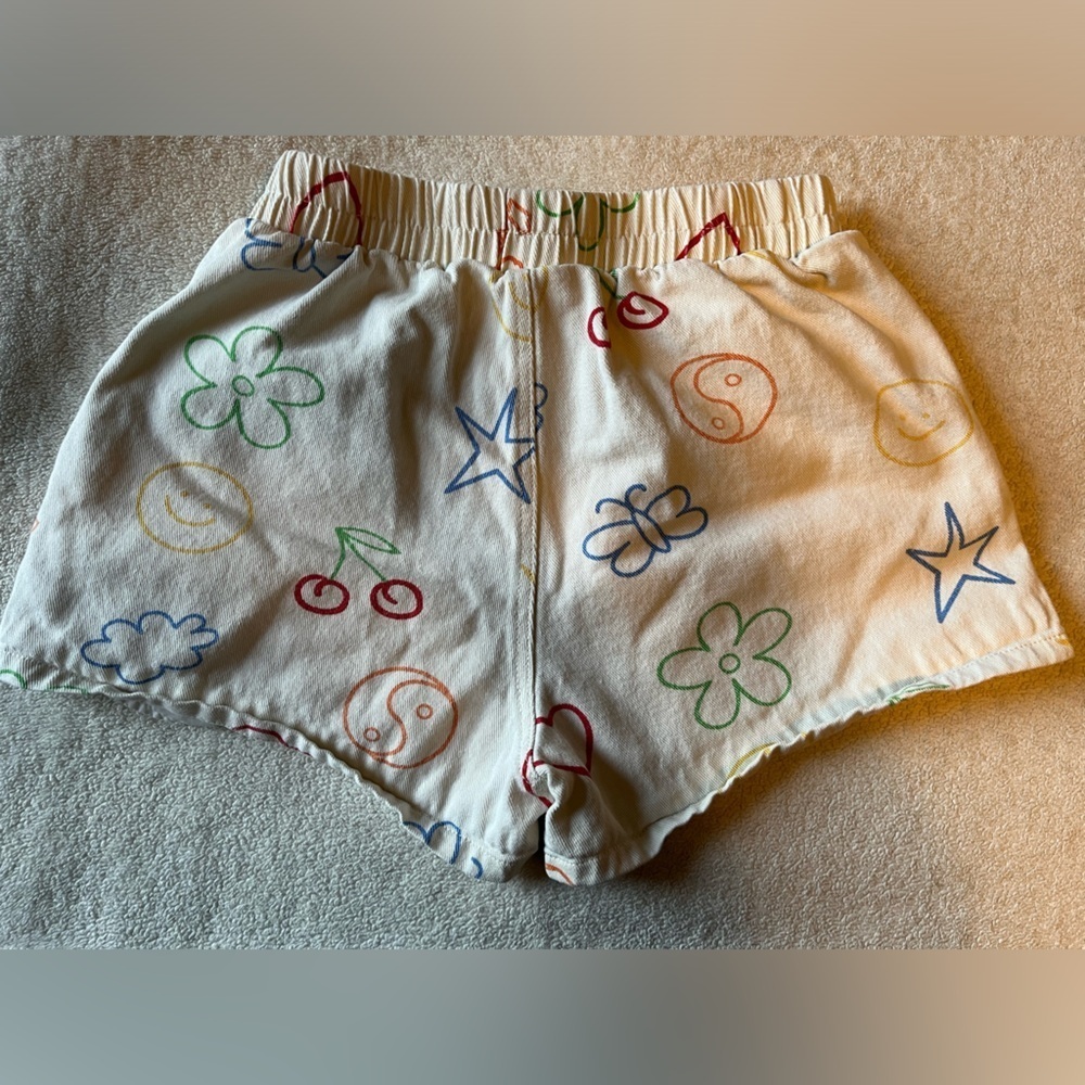 Bailey Rose White Shorts with MultiColor Graphics, size M - Picture 5 of 13